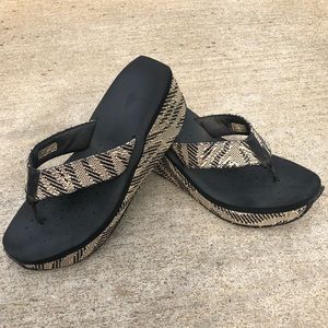 Women’s Volatile Woven Wedge Flip Flops sz 9